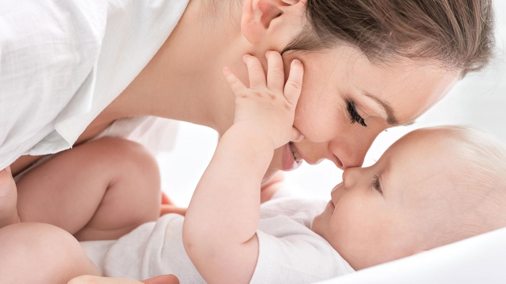 Mutter und Kind: Hebammensuche leicht gemacht