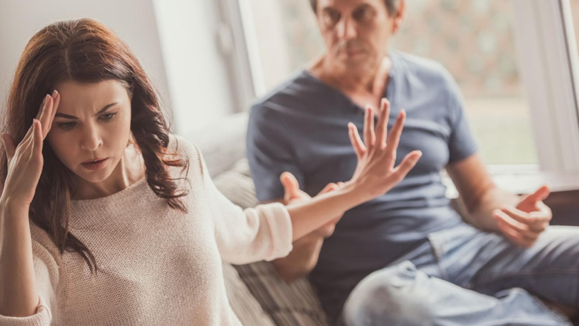 Paar hat Streit: Wenn nur noch der Schein gewahrt wird