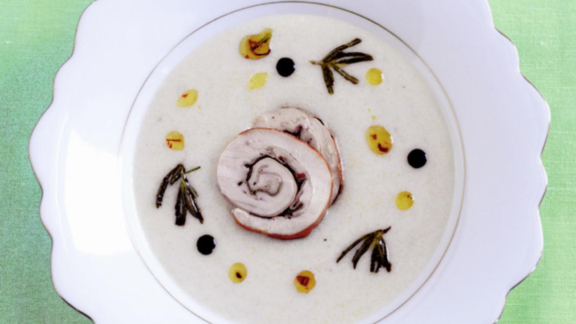 Polentasuppe mit Perlhuhn-Roulade