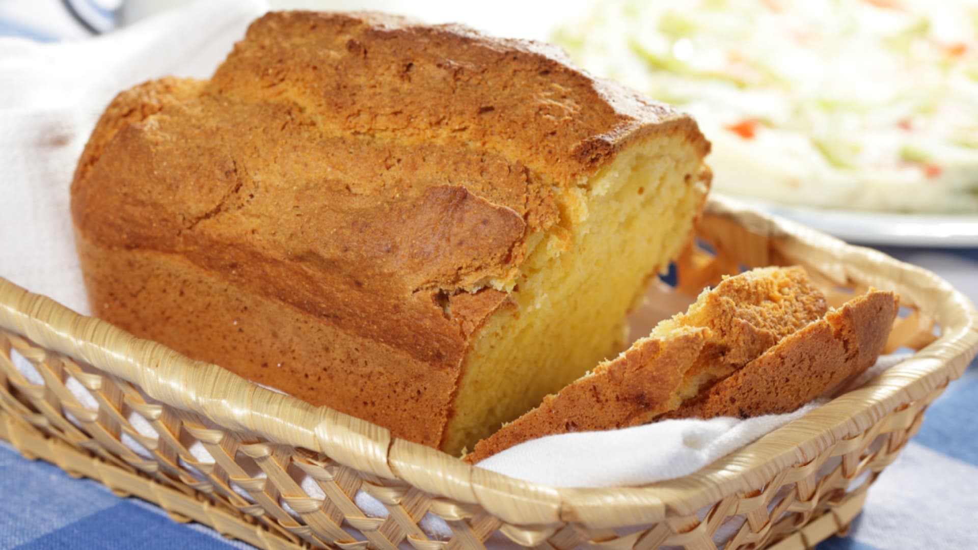 Kastenförmiges Brot im Brotkorb