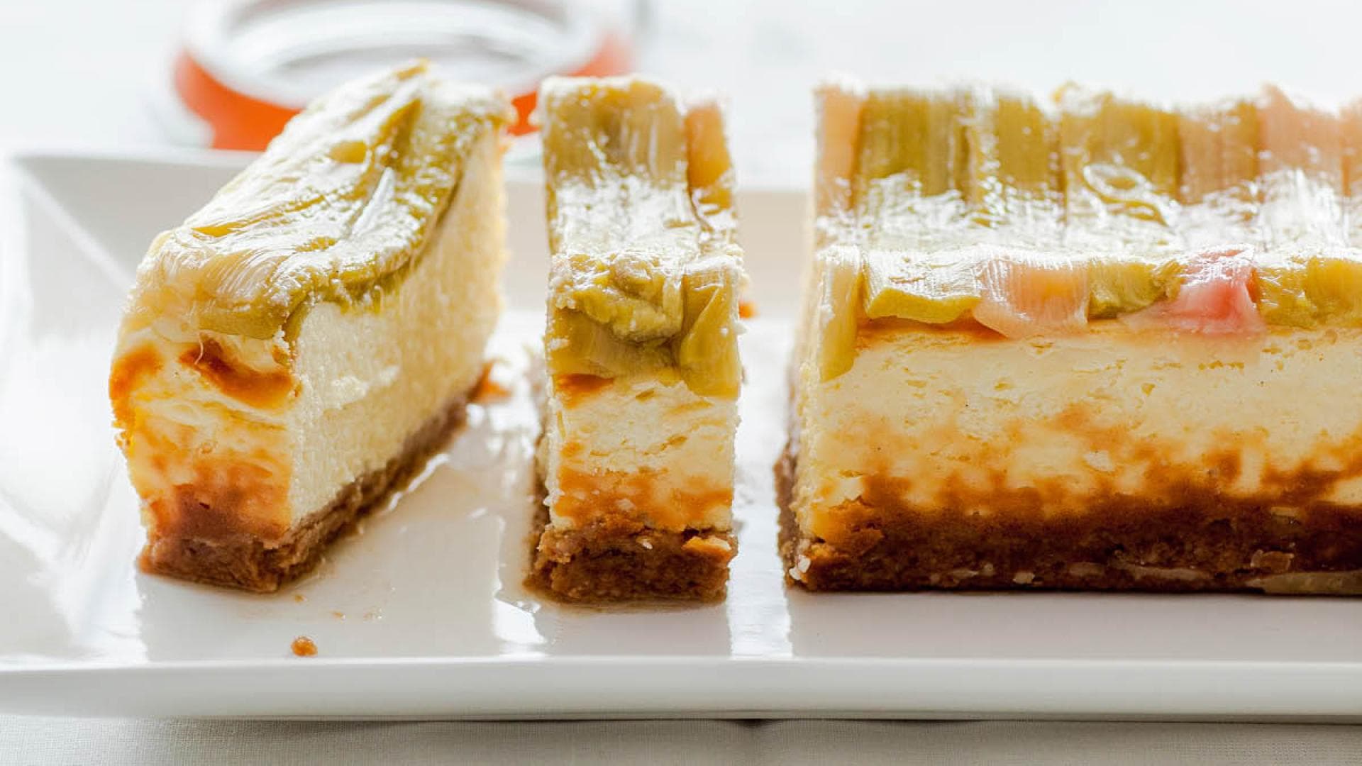 Rhabarber-Käsekuchen mit Streuseln - Hier gibt es das leckere Rezept 
