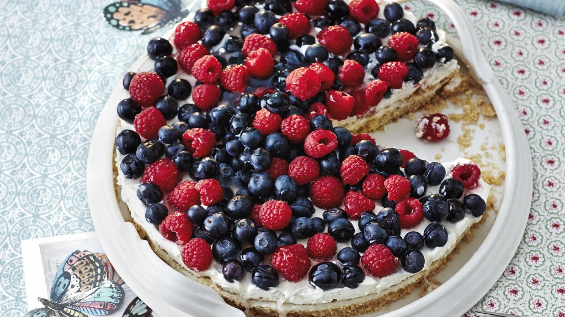 Schichttorte mit Früchten