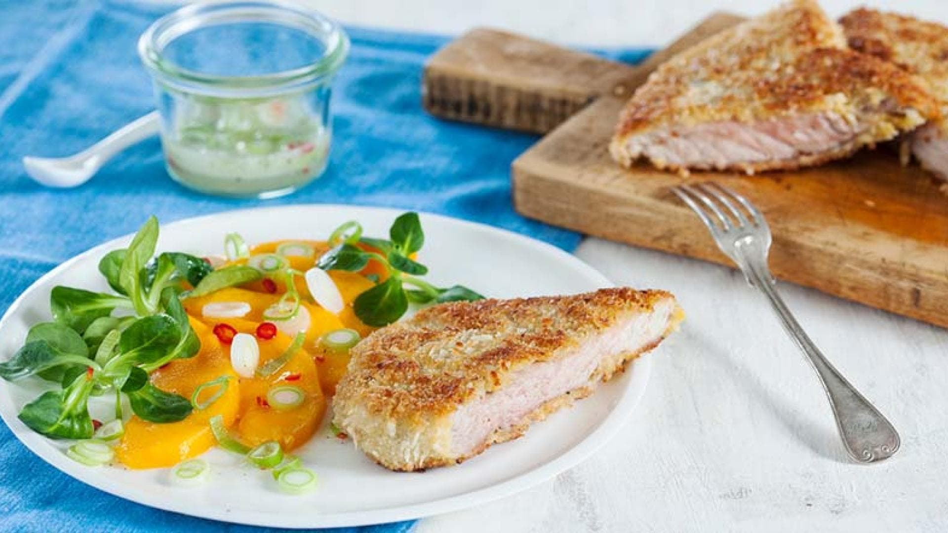 Schnitzel mit Kokoskruste und Mango-Salat