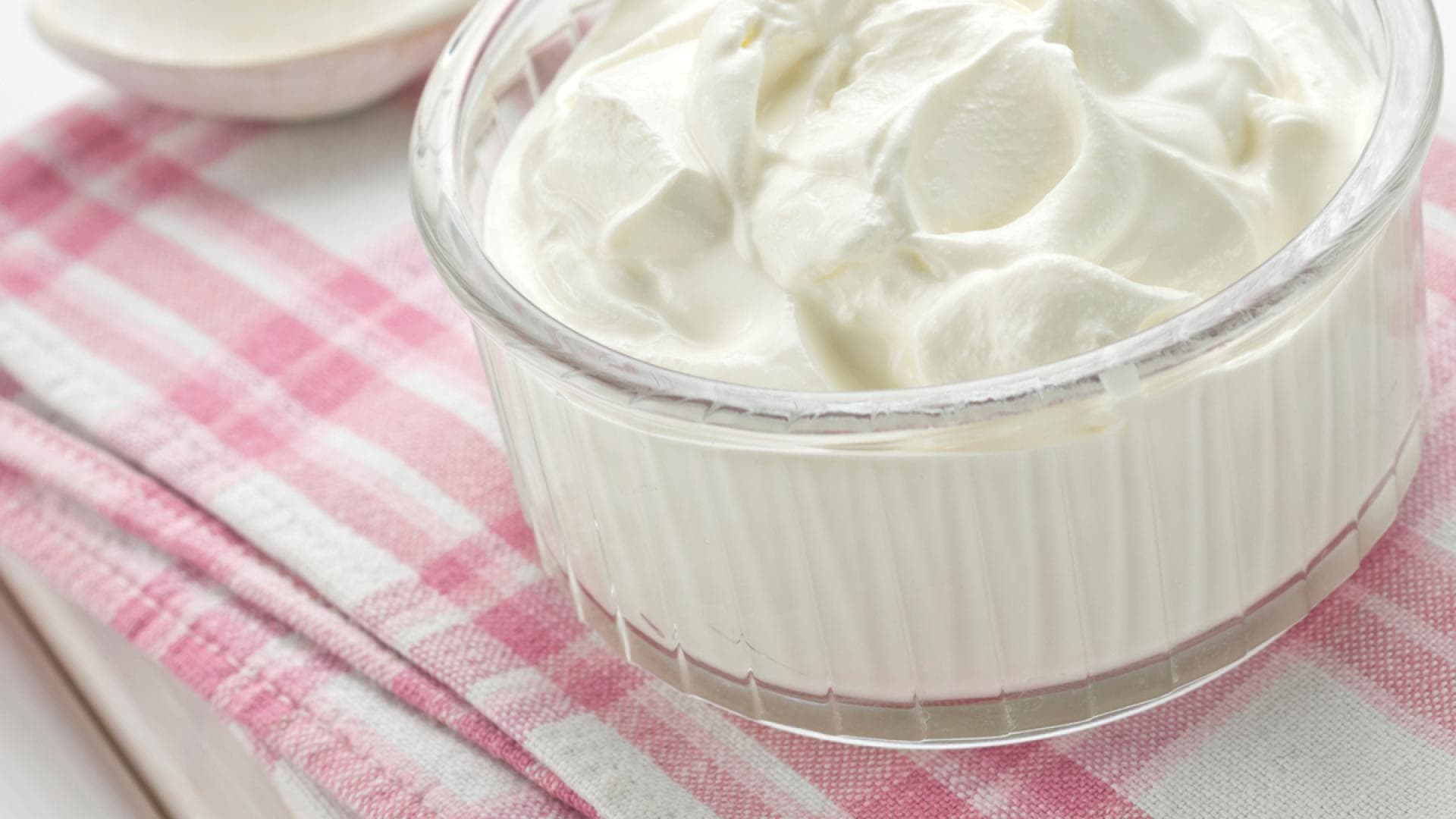 Sour Cream Dip in Schale