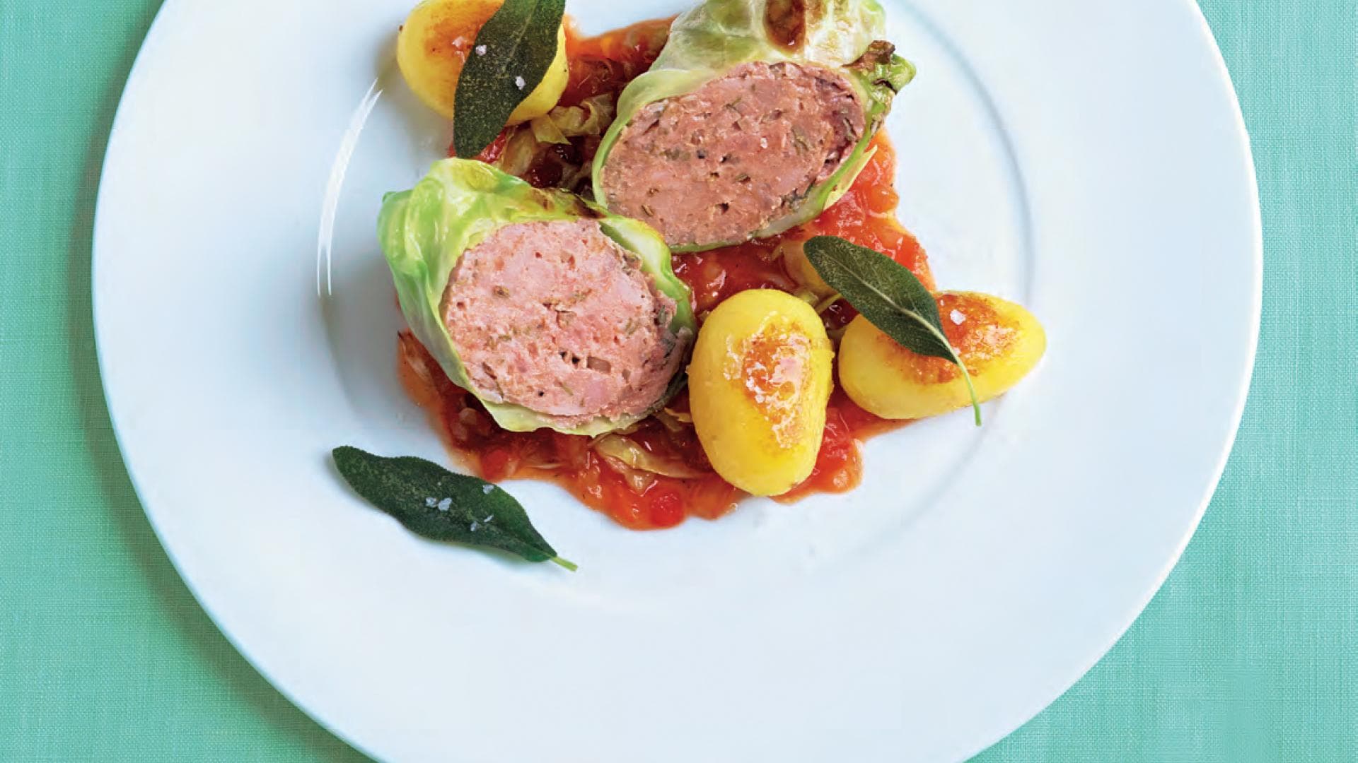 Spitzkohl-Wickel mit Salsiccia - Das leckere Rezept finden Sie bei uns
