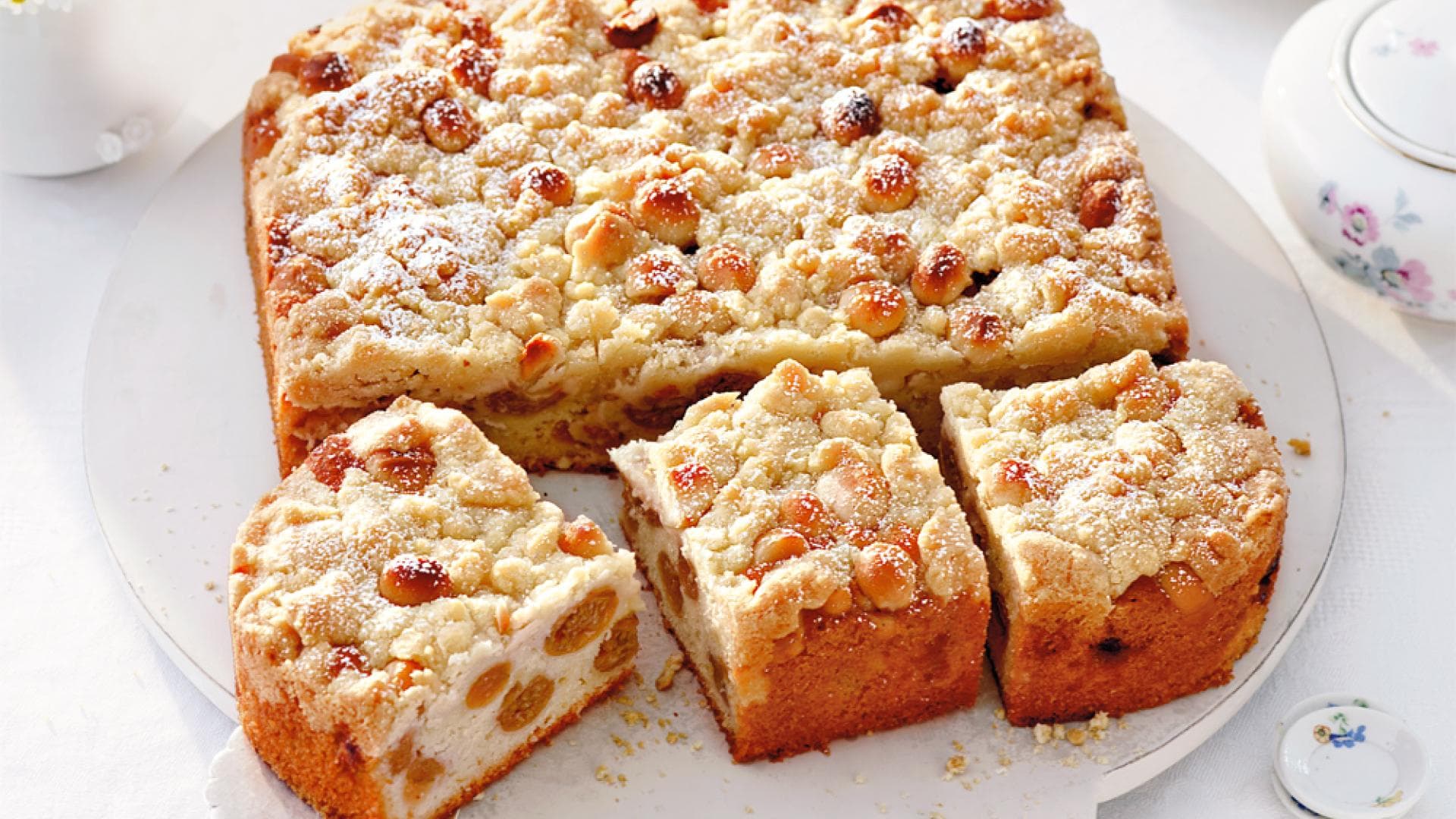 Stachelbeerkuchen mit Macadamia-Streuseln