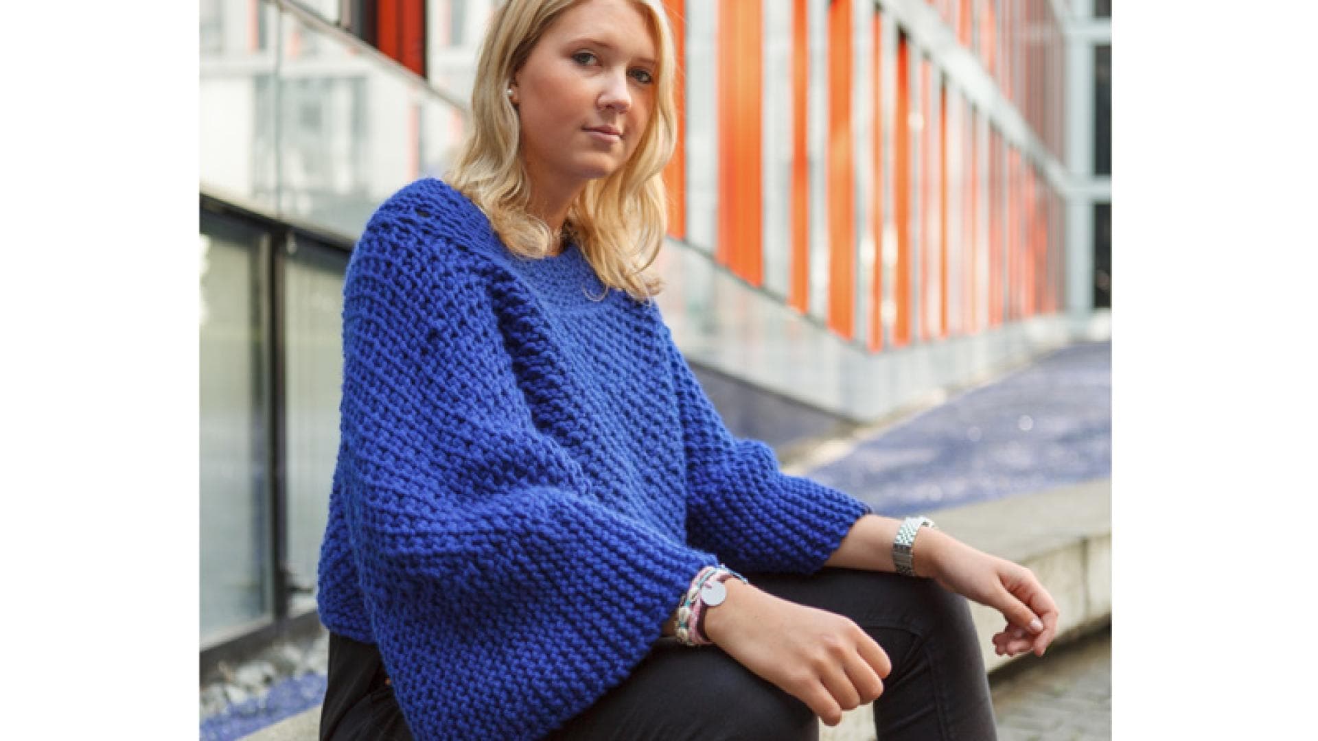 Blaues, weit geschnittenes Oberteil