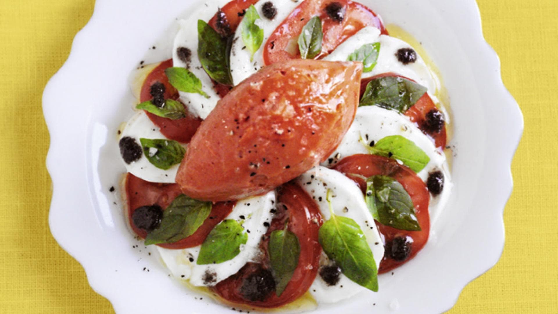 Tomaten-Sorbet mit Tomaten-Mozzarella-Salat