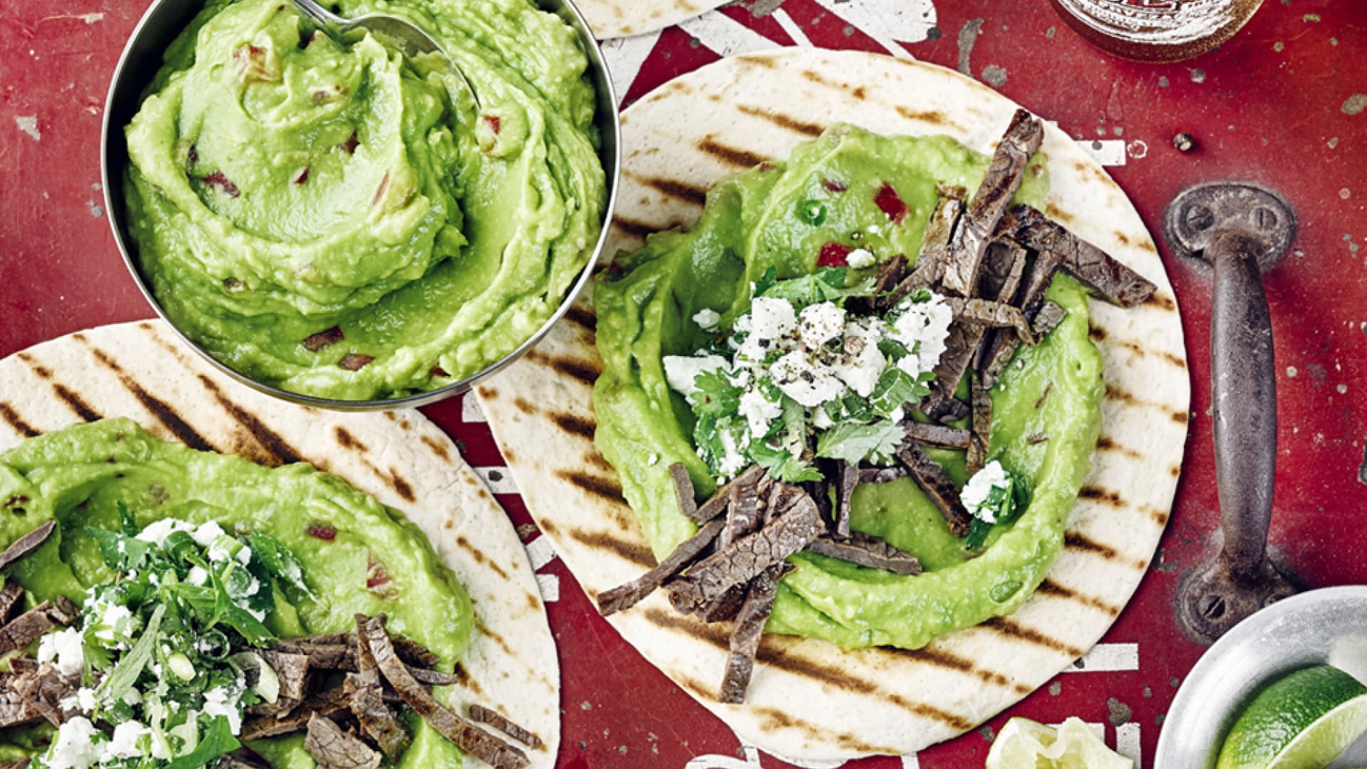 Tostadas mit Rindfleischstreifen