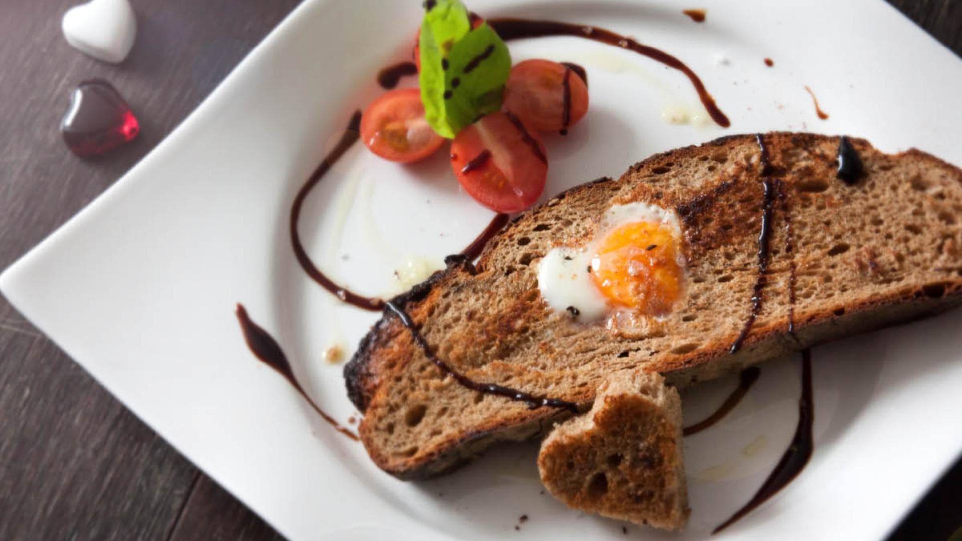 Brot und Spiegelei: Frühstück zum Valentinstag