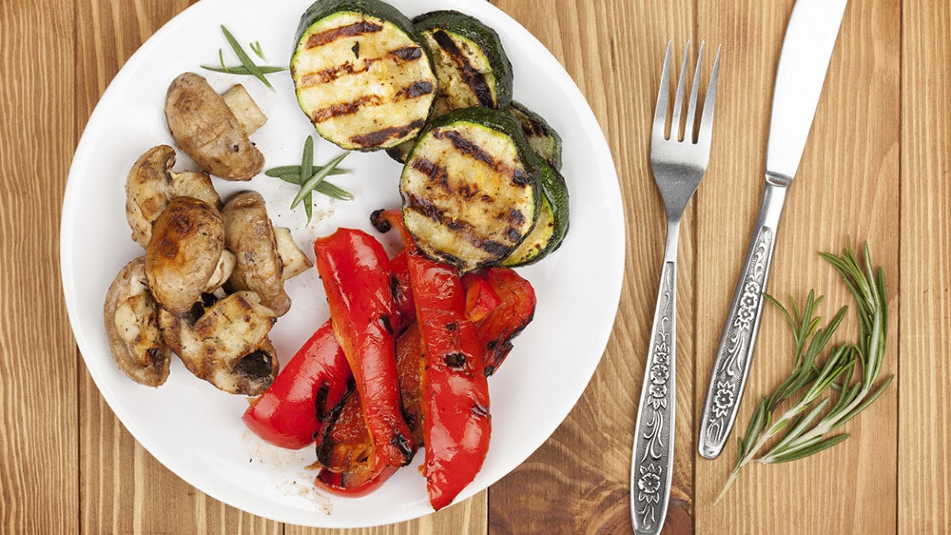 Gemüse grillen - Entdecken Sie tolle Alternativen für den Grillrost wie Käse, Tofu oder Gemüse