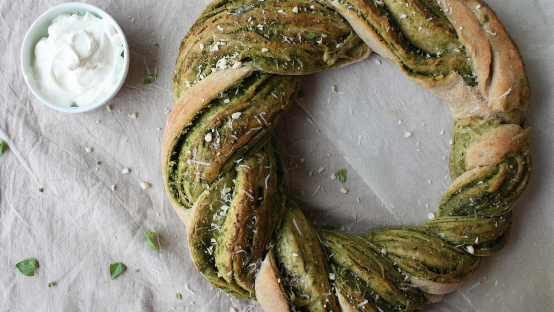 Zopfbrot Bärlauch - Leckerer Brotzopf mit Kräutern und Joghurt Dip