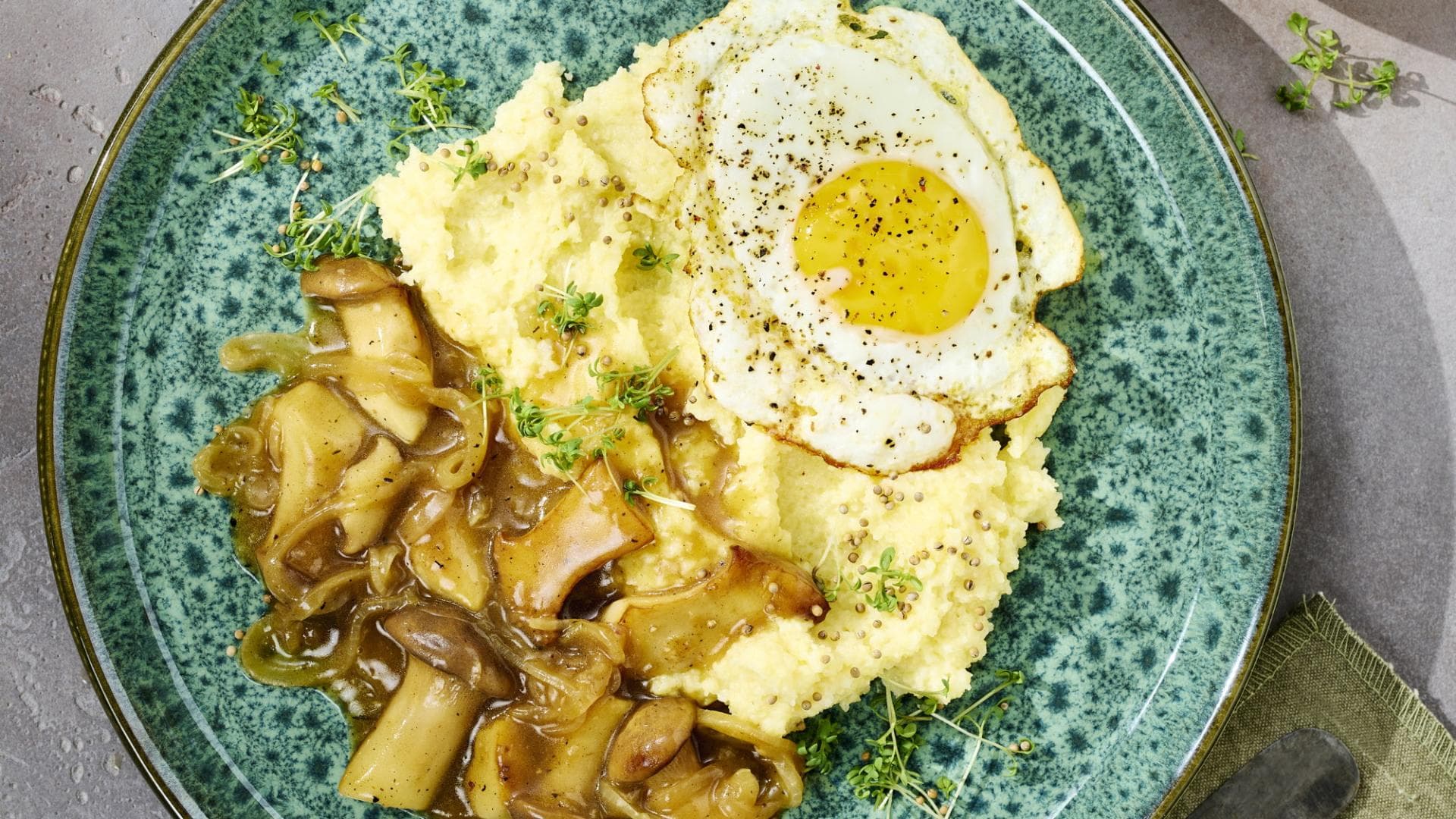 Polenta mit Kräuterseitlingen in Biersoße Polenta mit Kräuterseitlingen in Biersoße