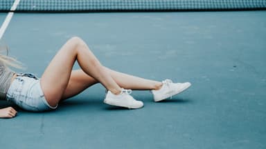 Studie: Darum sollten wir Sneaker nie ohne Socken tragen