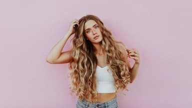 Frau mit schönen Haaren