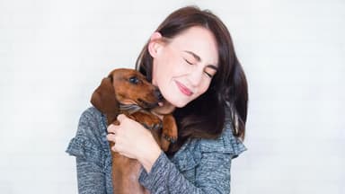 Frau mit Dackel