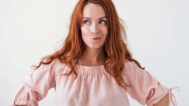Frau rothaarig hübsch