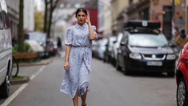 Frau im Kleid