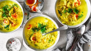 Fenchelsuppe mit Garnelen und Kurkuma