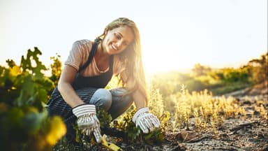 Frau Gartenarbeit