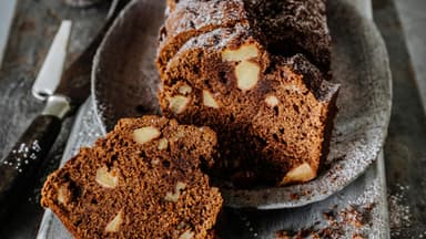 Schokokuchen mit Quitte und Walnüssen 