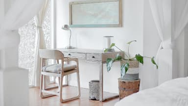 Schreibtisch in Schlafzimmer