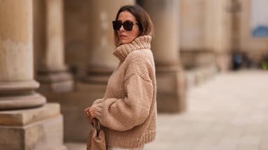 Frau Strickpullover