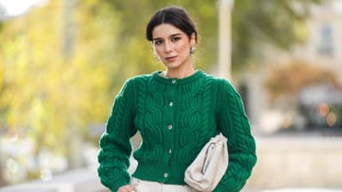 Frau Strickjacke