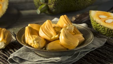 Jackfruit auf einem Teller 