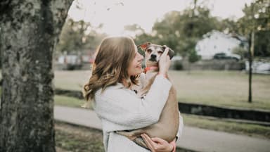 Frau mit Hund