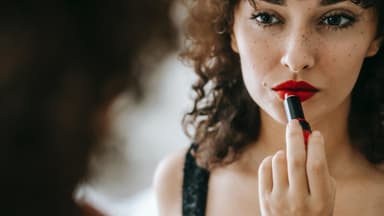 Rote Lippen schminken 