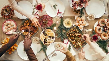 Gedeckte Weihnachtstafel