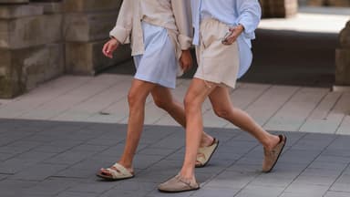 Frauen tragen Birkenstocks im Streetstyle