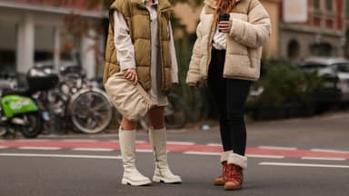 Frauen in lässigen Winter-Outfits.