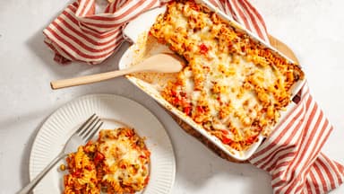 Nudelauflauf mit Käse überbacken
