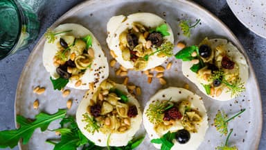 Nudelsalat auf Mozzarella 