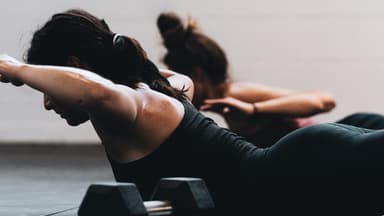 Frauen fangen mit Sport an