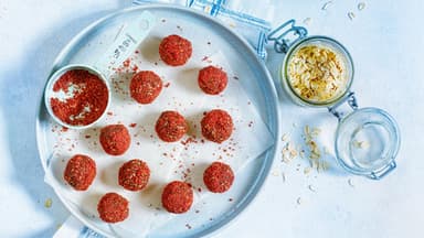 Dattelbällchen mit Haferflocken 