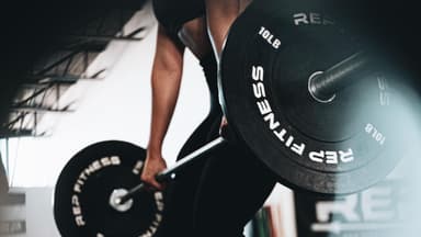Gym Anfänger mit Langhantel