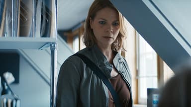 Jessica Schwarz als Maris Bächle in "Schneekind - Ein Schwarzwaldkrimi".