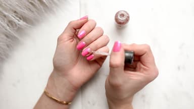 Nagellackstift zum Nägelmachen