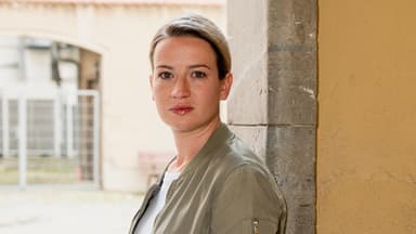 Nina Gummich in "Theresa Wolff".