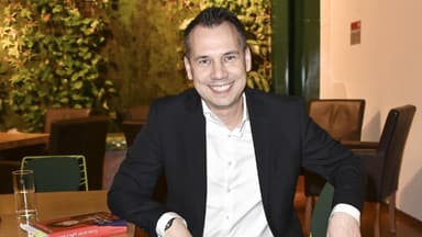 Sebastian Fitzek bei einer Buchpräsentation in Berlin.