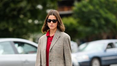 Streetstyle mit Poloshirt und Blazer.