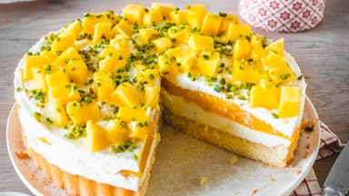 Mangotorte mit Pistazien