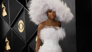 Summer Walker auf dem roten Teppich der Grammys 2024.