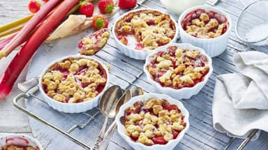Erdbeer-Rhabarber-Crumble Rezept 