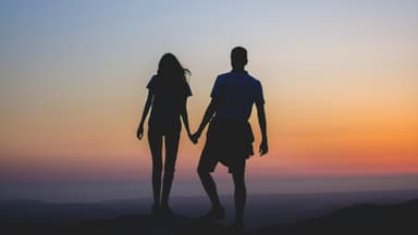 Pärchen im Sonnenuntergang