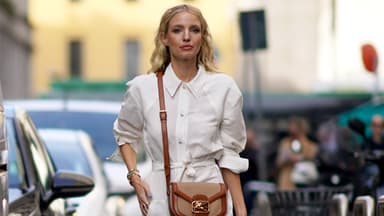 Leonie Hanne trägt einen Jumpsuit im Streetstyle