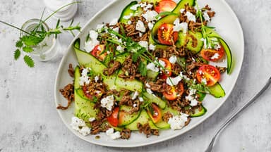Salate mit Hackfleisch